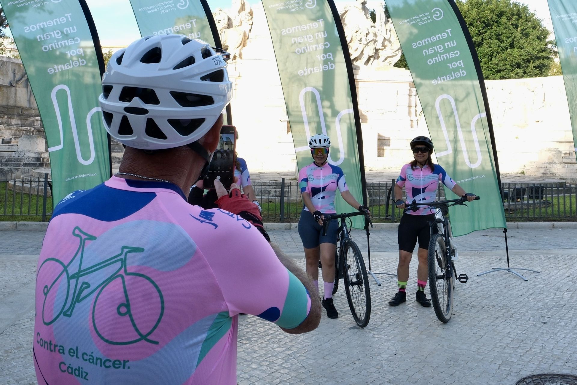 Fotos: Cádiz pedalea unida contra el cáncer en la III edición de la &#039;Cádiz Bike contra el Cáncer&#039;