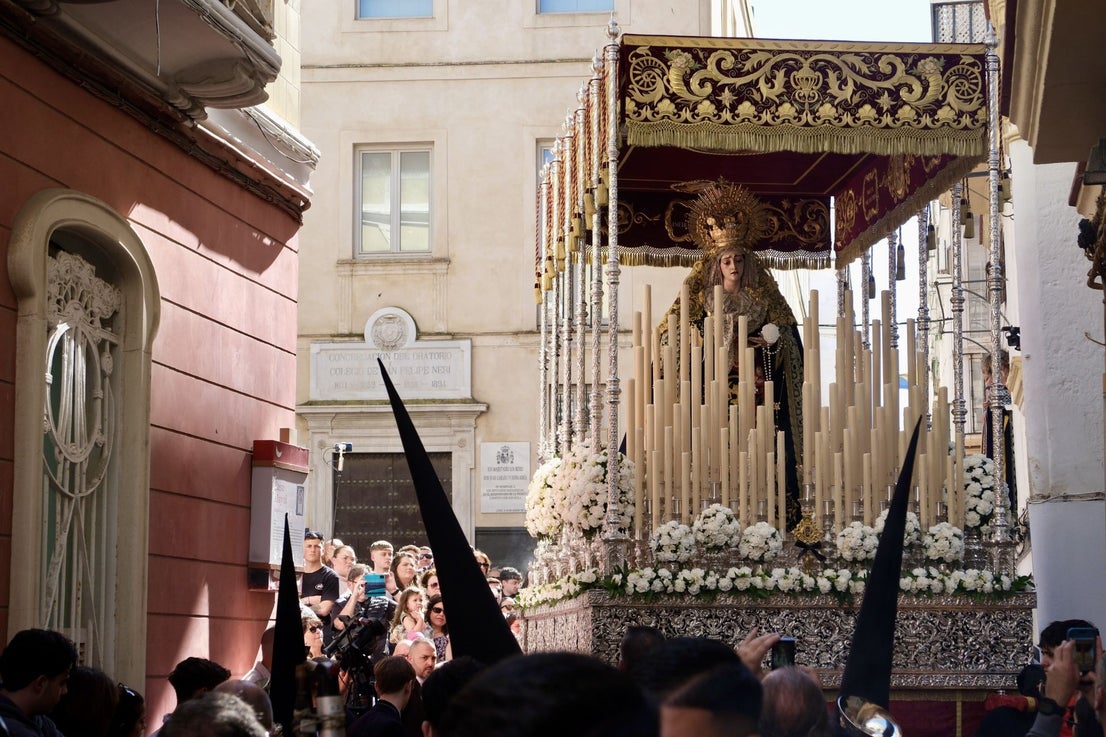 Las imágenes de Sanidad en el Martes Santo de la Semana Santa de Cádiz 2026