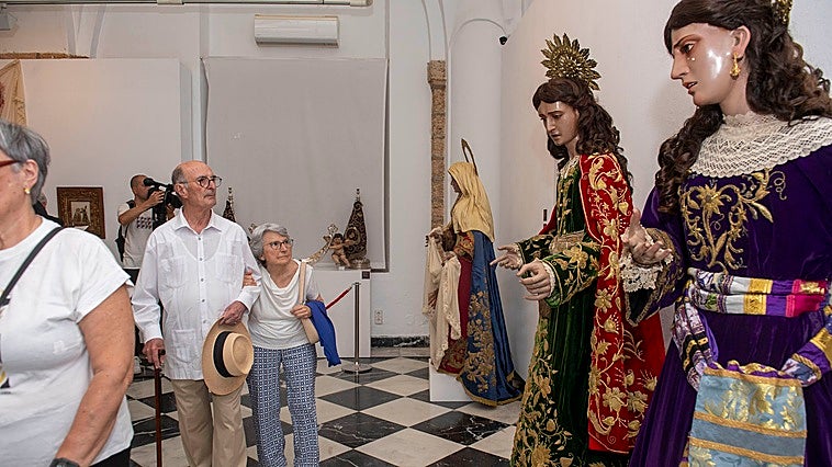 Abre al público en Diputación la exposición que conmemora el 300 aniversario de Afligidos y la Iglesia de San Lorenzo de Cádiz