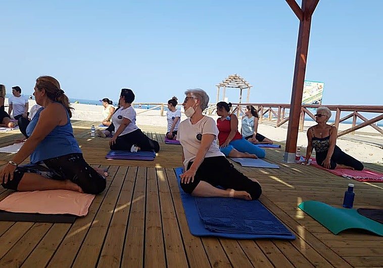 Ni correr ni ir al gimnasio: el mejor ejercicio para cuidar tu corazón y tu circulación se puede hacer en una playa de Cádiz por 15 euros