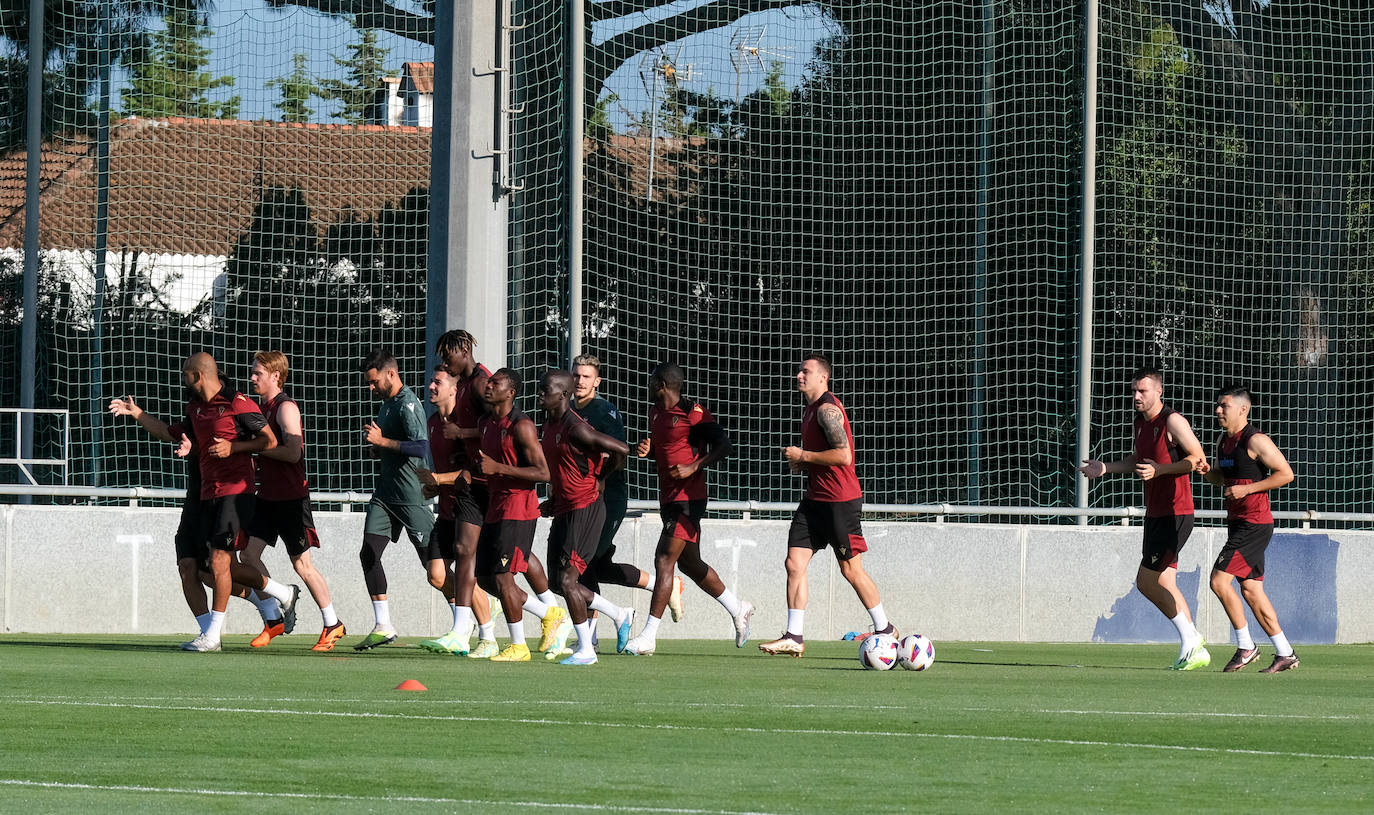 El regreso a los entrenamientos del Cádiz, en imágenes