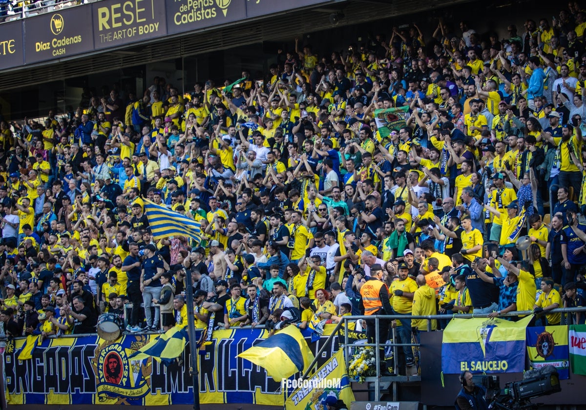 Afición del Cádiz en Carranza