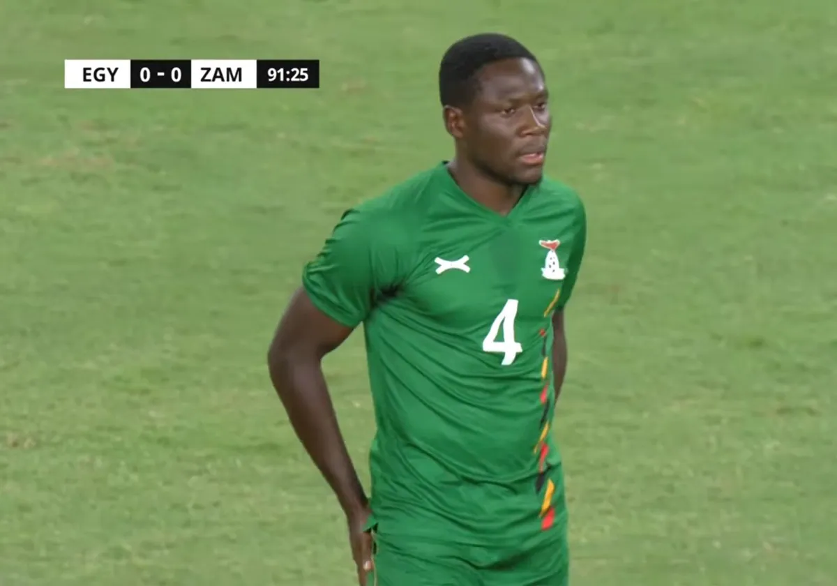 Francisco Mwepu. con el dorsal 4, debutó con la selección de Zambia