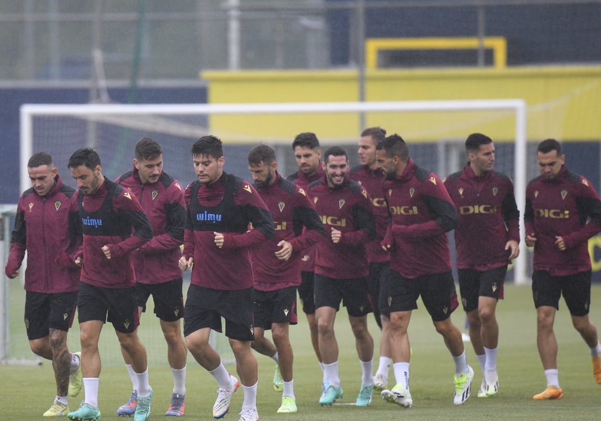 El equipo ha entrenado bajo la lluvia este miércoles-