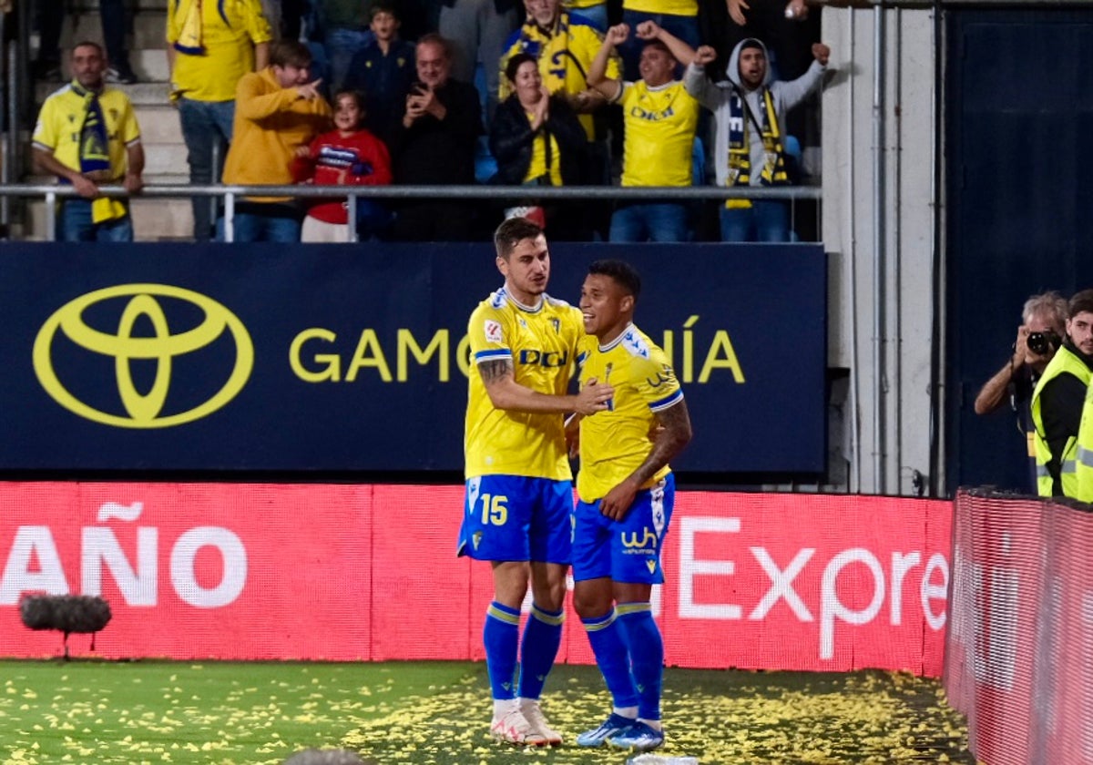 Javi Hernández y Machis en el partido