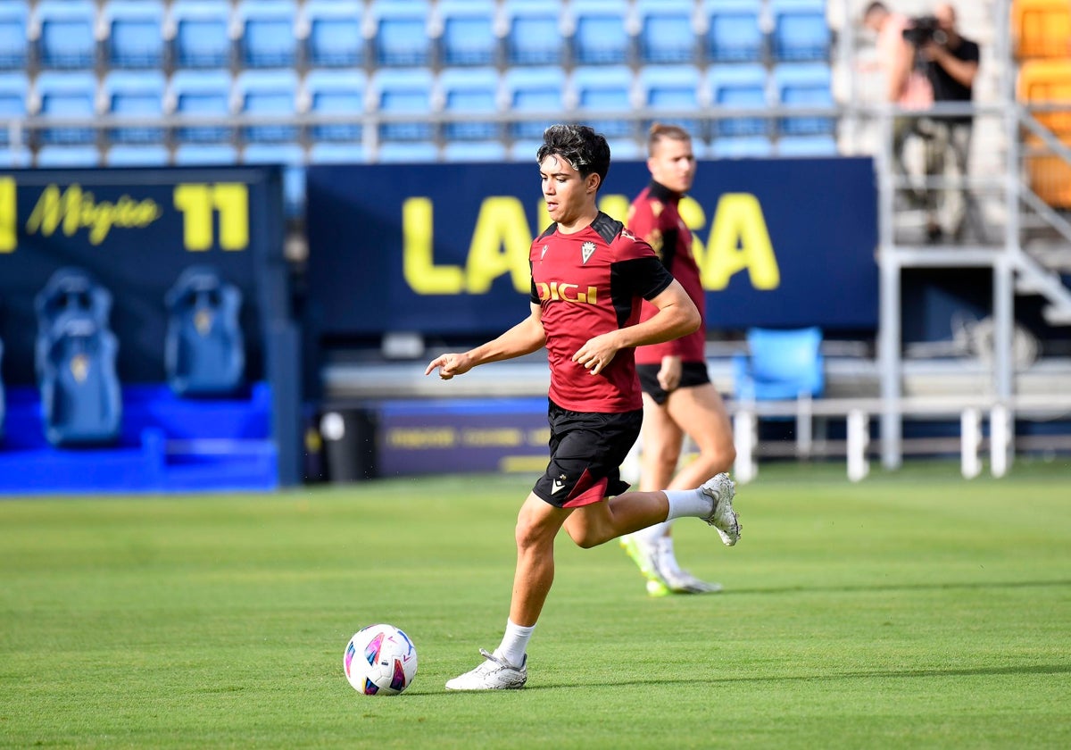 Julio Cabrera viajará a Cataluña con el Cádiz CF.