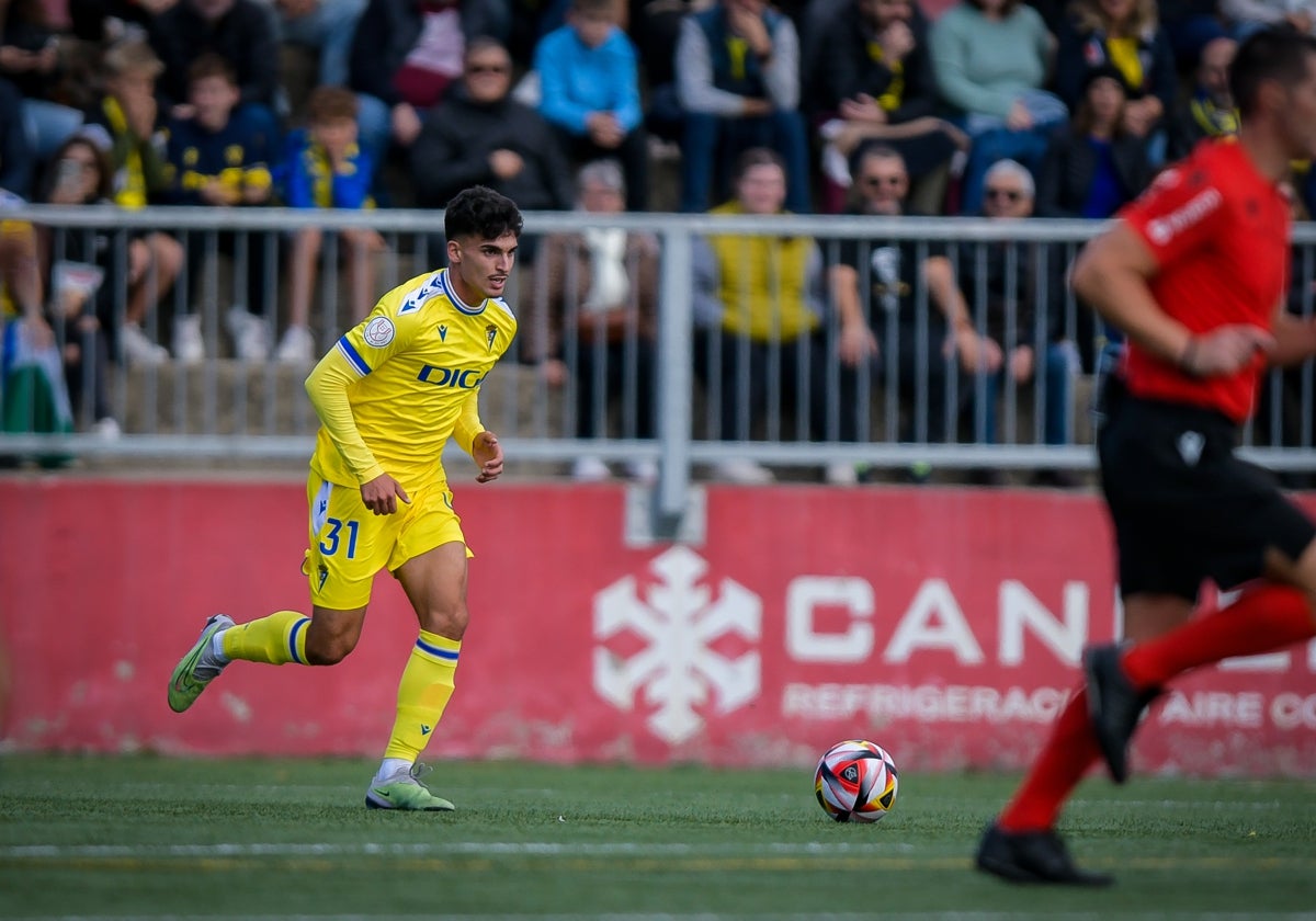 Adrián Miranda, central del Cádiz CF Mirandilla.