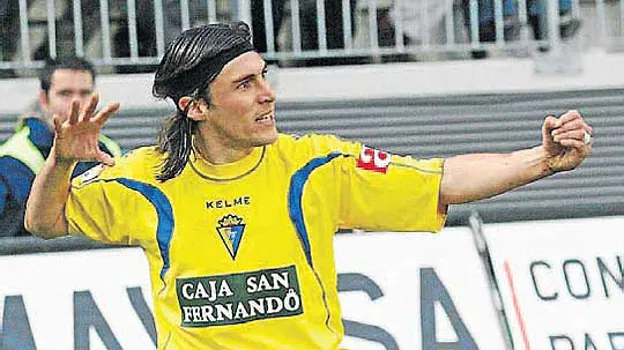 'Cacique' Medina cuando era delantero del Cádiz CF.