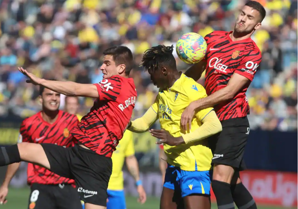 Momo Mbaye, titular ante el Mallorca