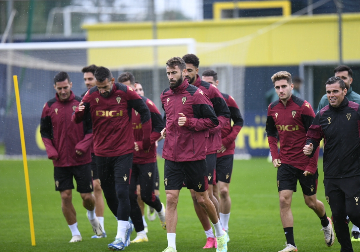 La plantilla cadista en un entrenamiento en El Rosal.