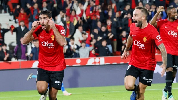 Abdón Prats celebra su gol al Cádiz CF.