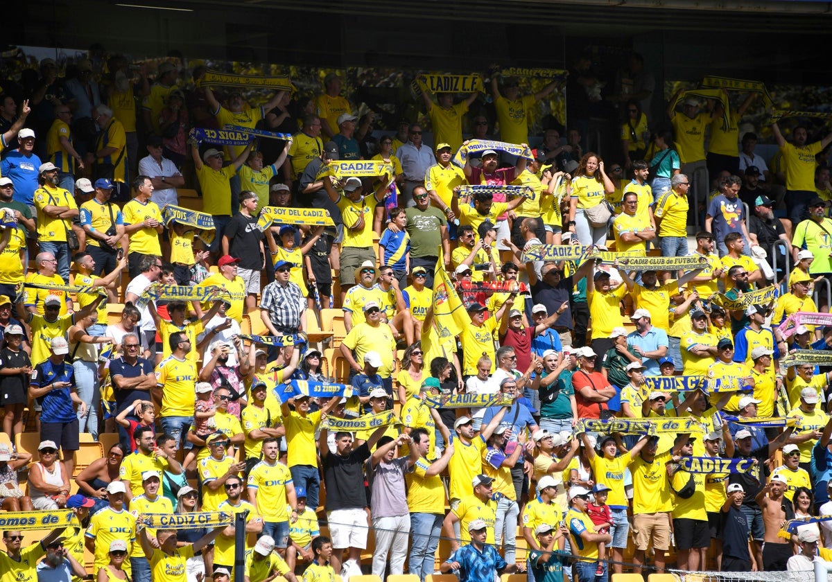 Afición del Cádiz en Carranza