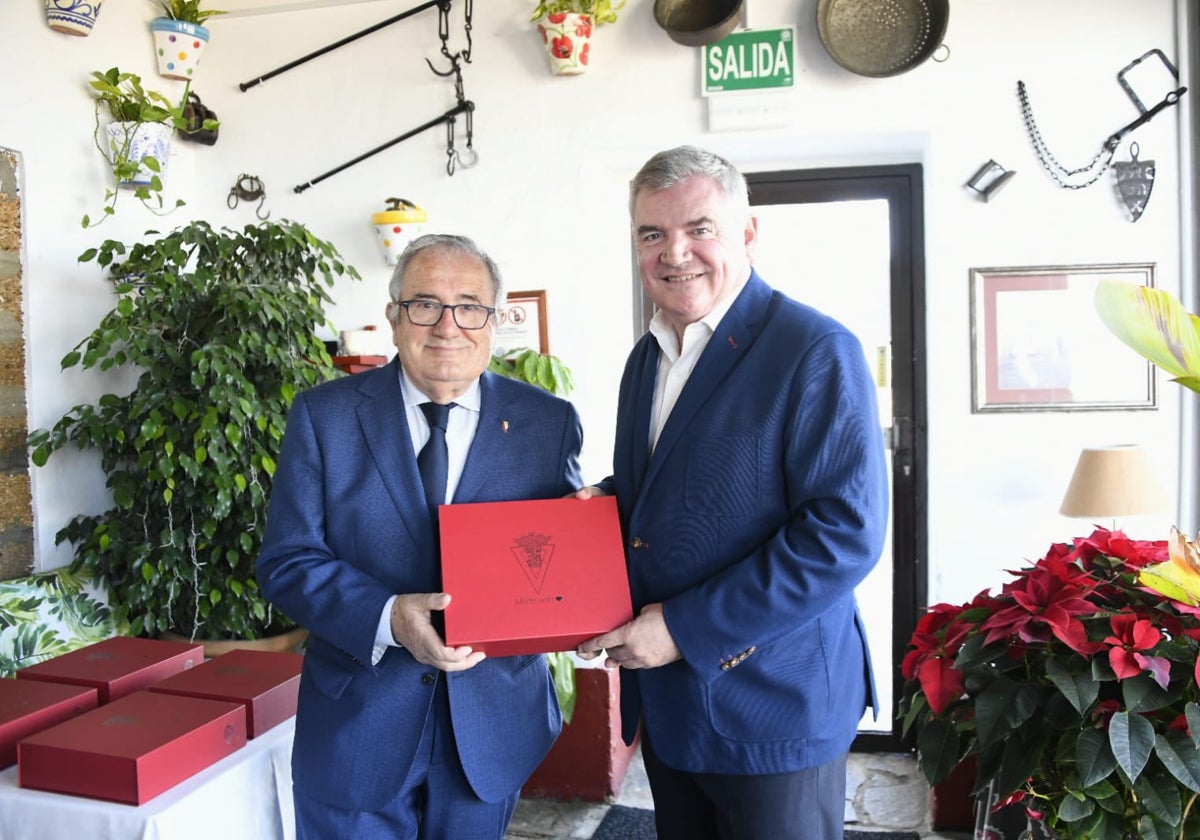 Los presidentes del Osasuna y Cádiz, Luis Sabalza y Manuel Vizcaíno.