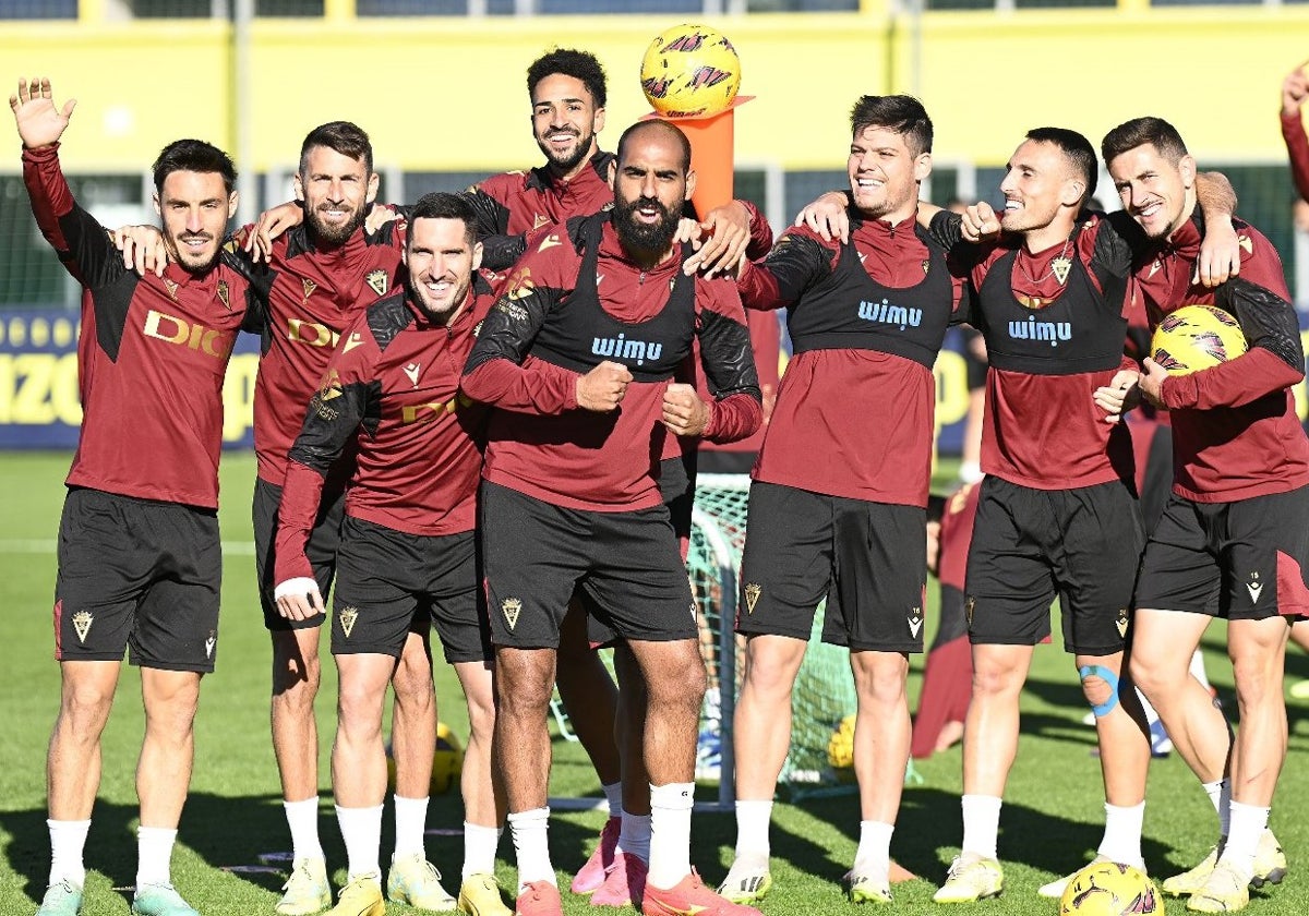 Algunos jugadores amarillos, durante la sesión matutina del sábado