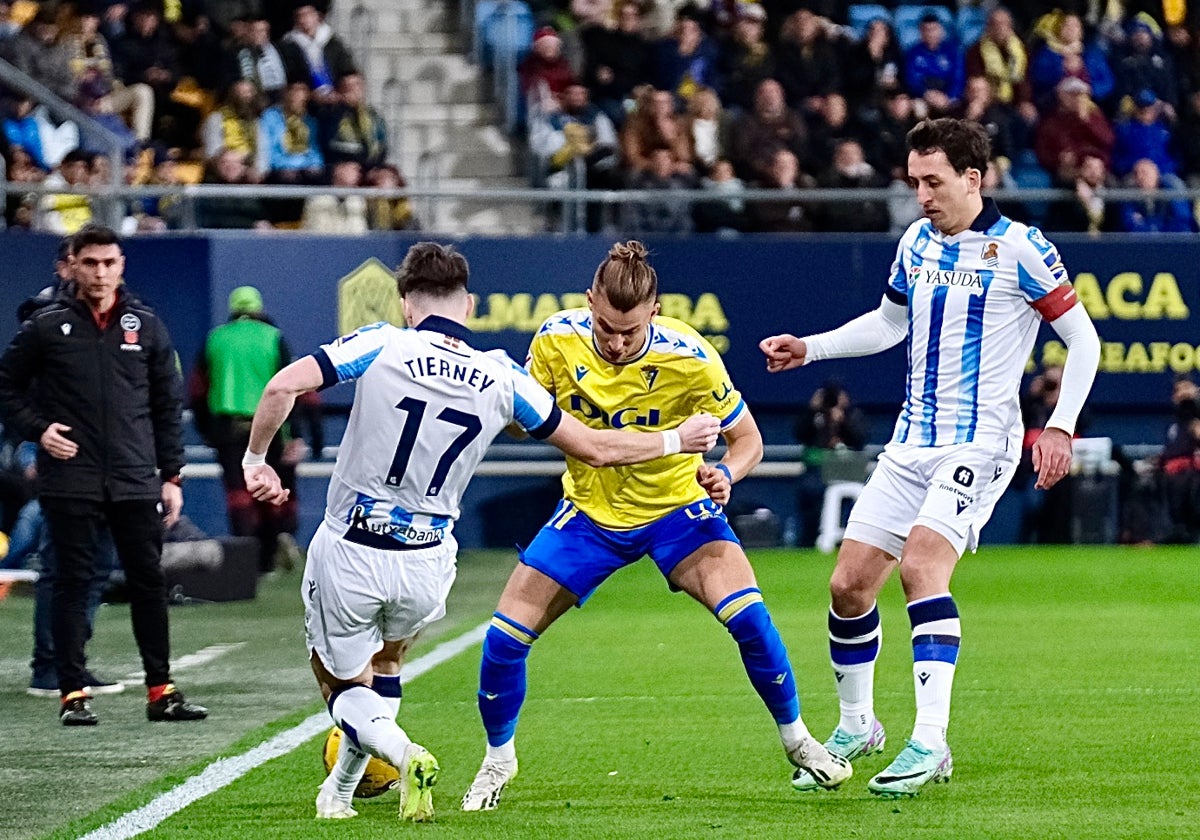 Iván Alejo tuvo sus más y sus menos con Kieran Tierney