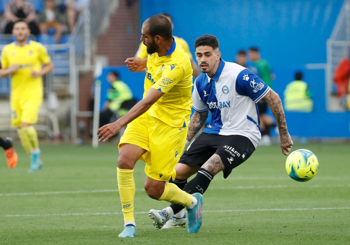 La última visita del Cádiz a Vitoria fue para permanecer en Primera.