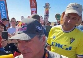 Carlos Sainz celebra su Dakar con un cadista