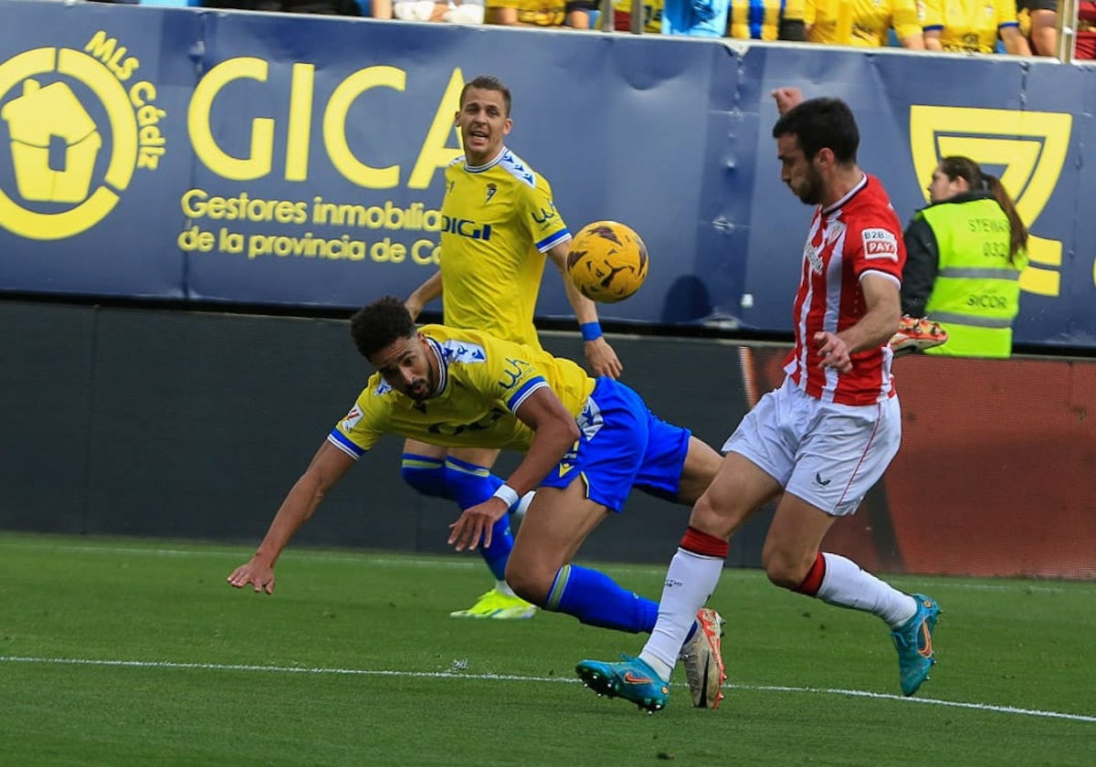 Chris Ramos, durante el Cádiz - Athletic