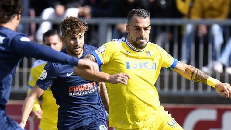 Álvaro Negredo en la Copa del Rey con el Cádiz CF.