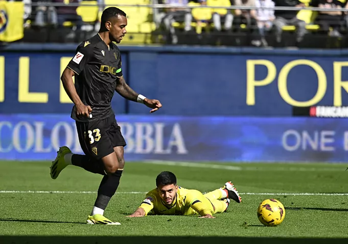 Lucas Pires en el partido ante el Villarreal