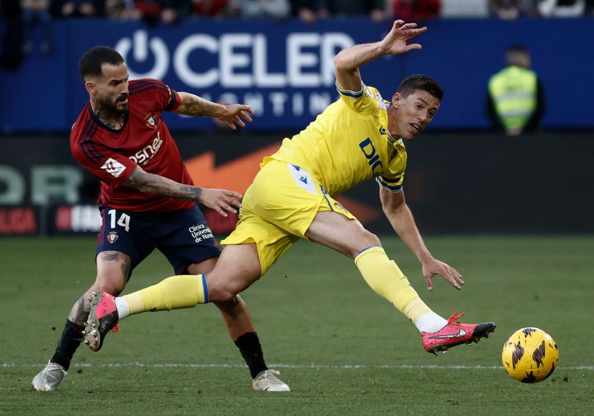 Rubén Alcaraz, durante el Osasuna - Cádiz