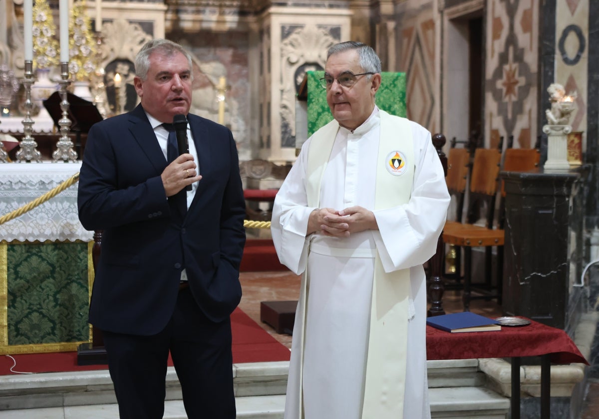 Manuel Vizcaíno, en la visita a la Patrona.