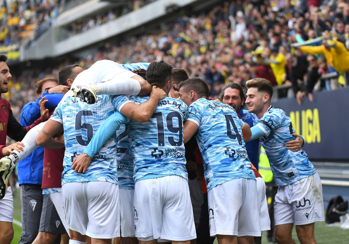 Carranza estalló de júbilo con el gol de Machis.