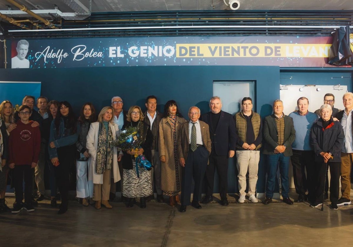 Familiares y amigos del mito cadista estuvieron en el estadio junto a los actuales directivos del Cádiz.