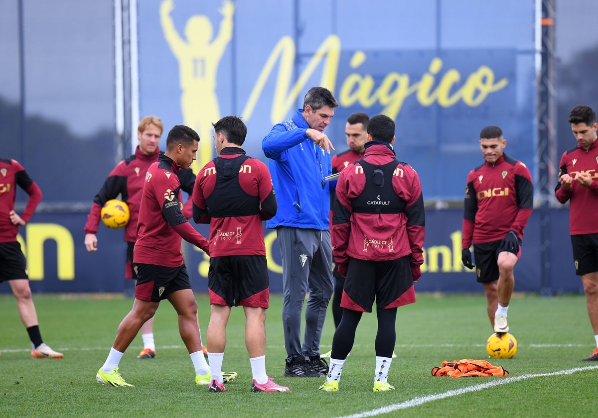 Pellegrino, junto a sus jugadores.