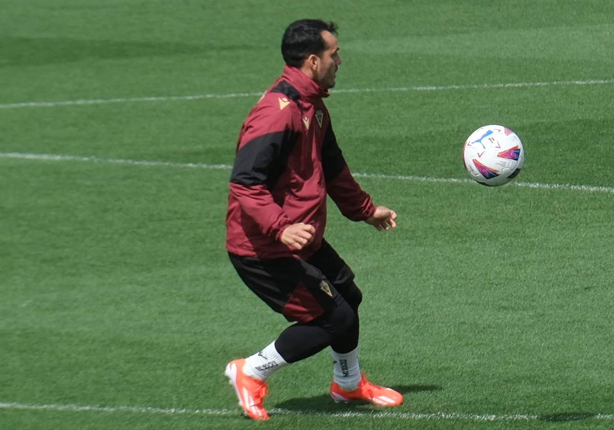 Juanmi durante un entrenamiento del Cádiz CF.