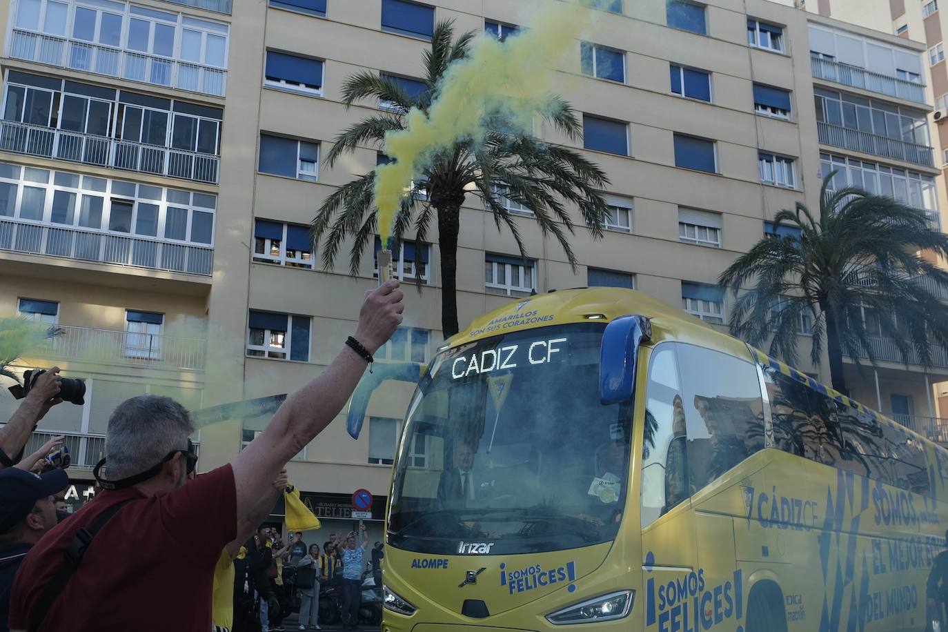 Galería de imágenes del espectacular recibimiento al Cádiz antes del partido contra el Barcelona