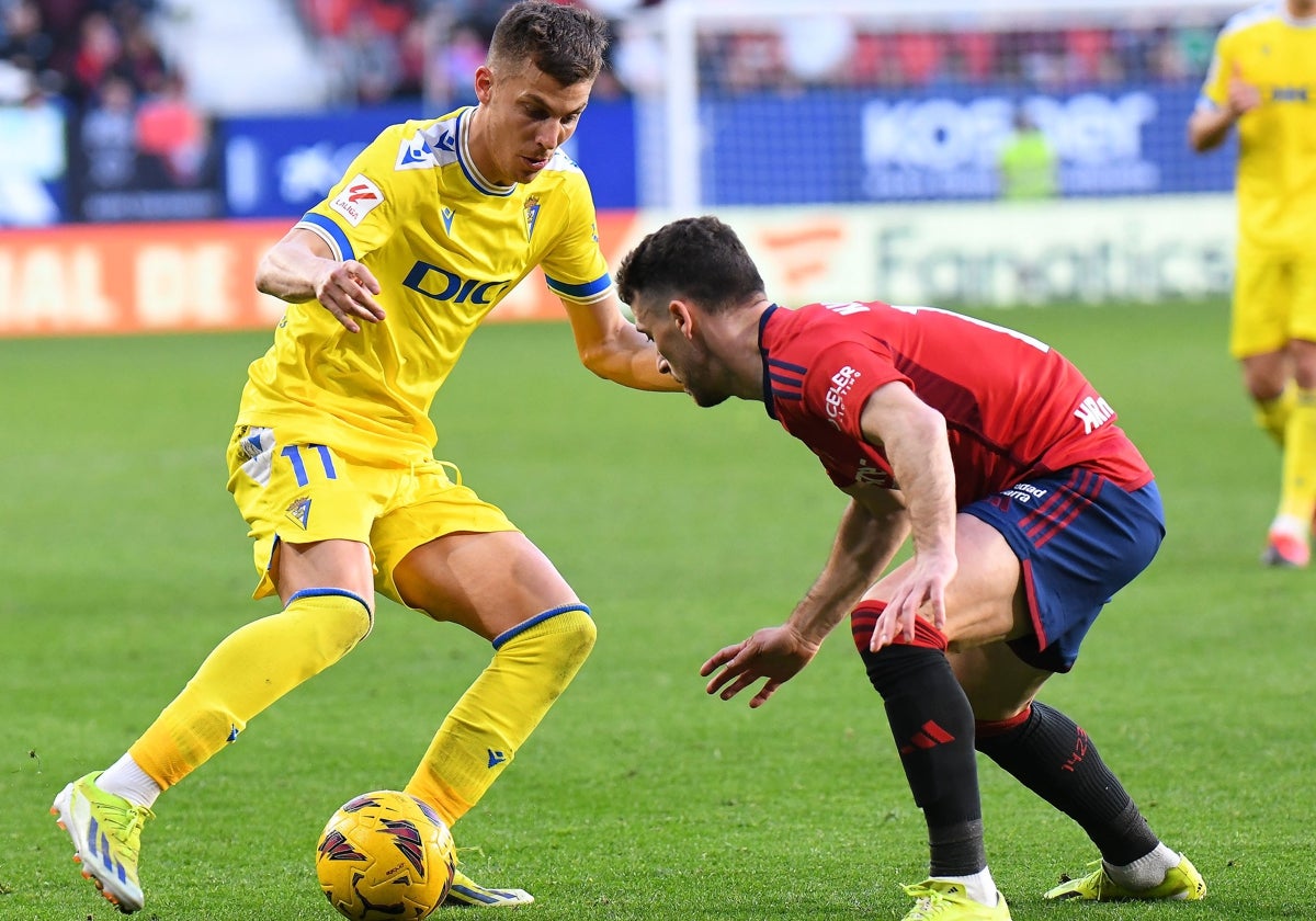 Iván Alejo, ante Osasuna en El Sadar, donde ya fue suplente.