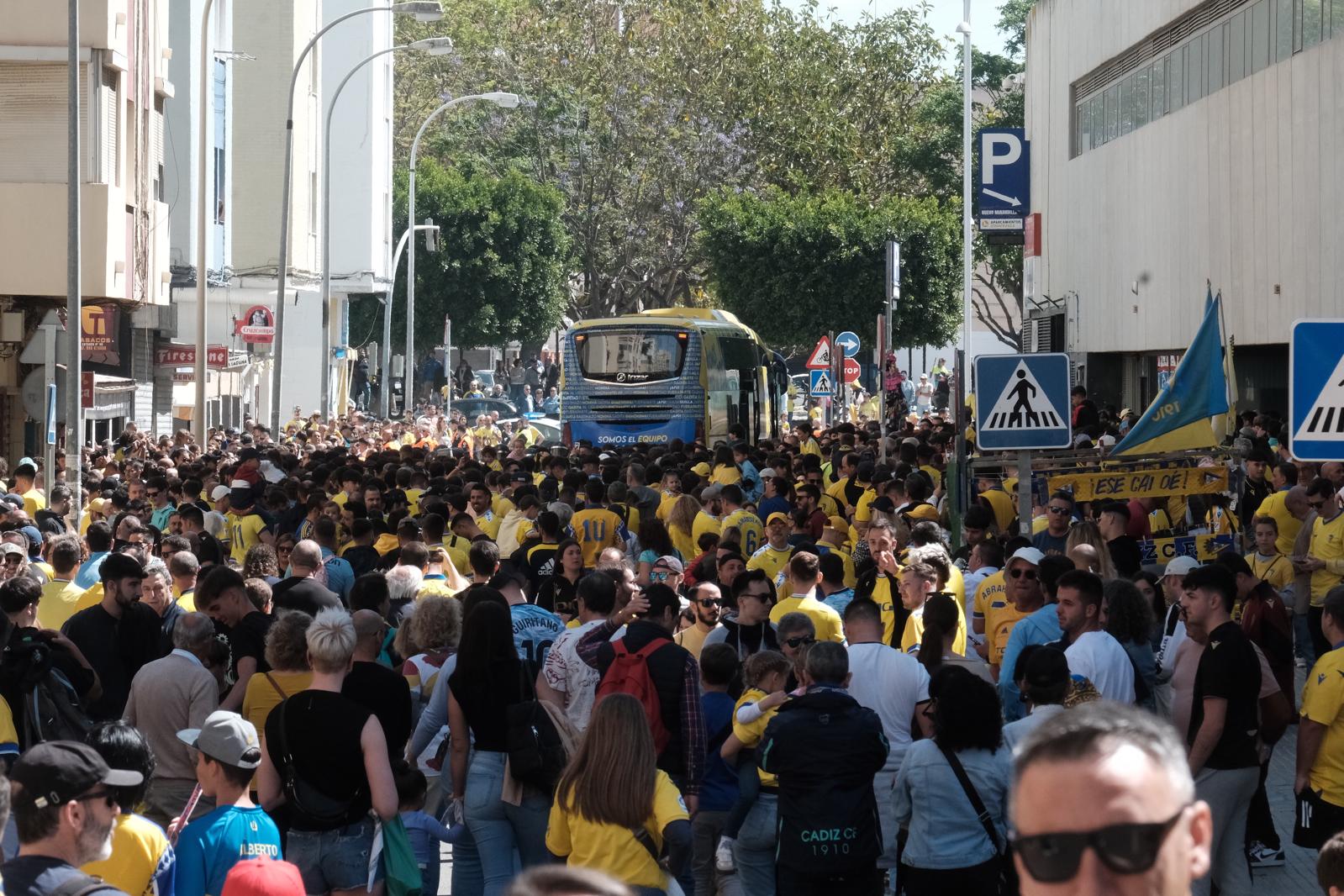 La afición abriga al equipo antes de la final con el Mallorca