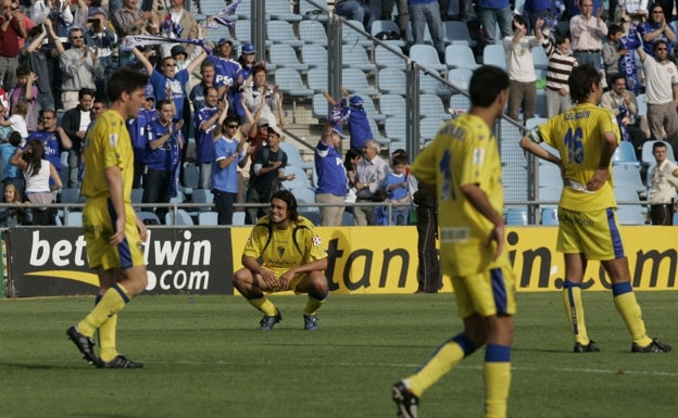 Berizzo, Tano Vella, Sesma y Fleurquin bajan los brazos ante un gol del Getafe que los condenaba a Segunda.