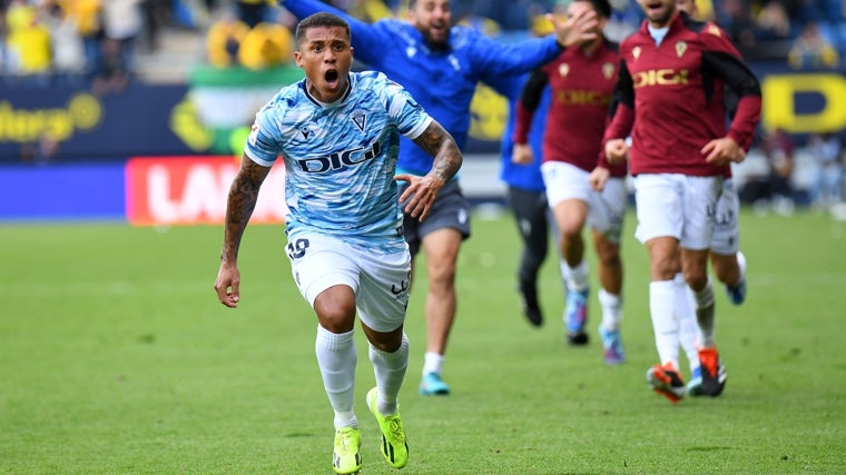 Darwin Machis celebra su gol en el Cádiz - Celta.