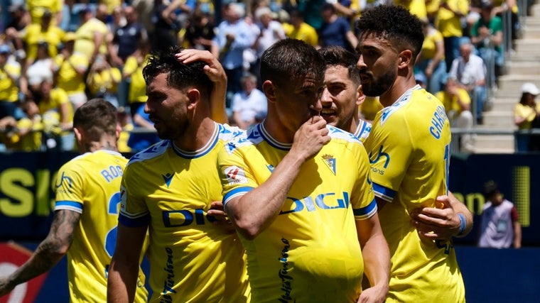 El Cádiz CF aún puede seguir en Primera.