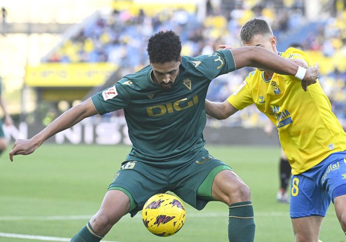 Cádiz CF y UD Las Palmas juegan una final por la permanencia en Primera.