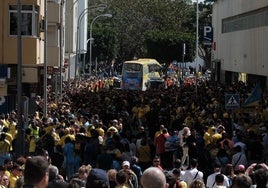 (Vídeo) La afición lleva en volandas al Cádiz CF en la previa ante Las Palmas