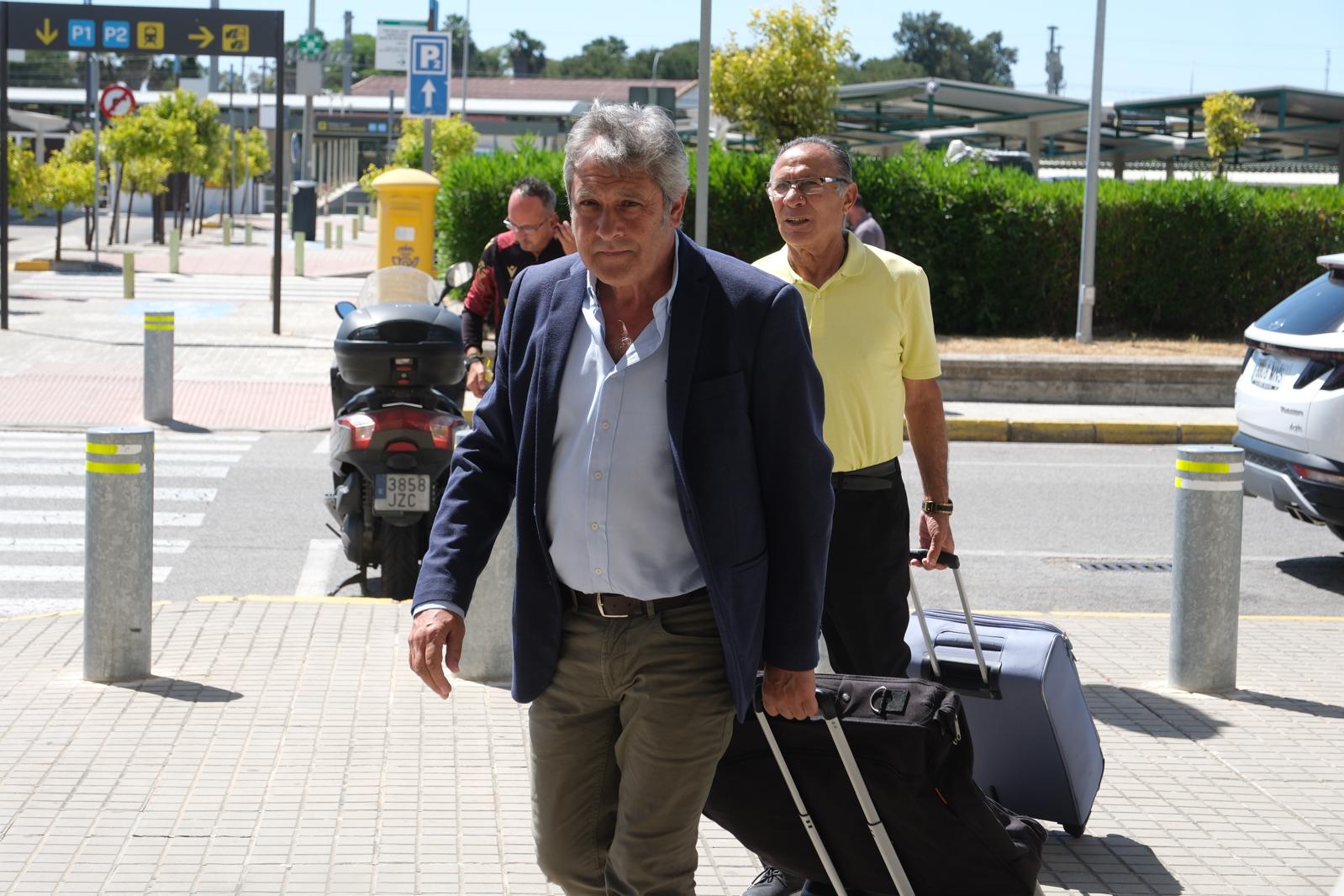 Fotos: Salida de la expedición del Cádiz CF rumbo a El Salvador