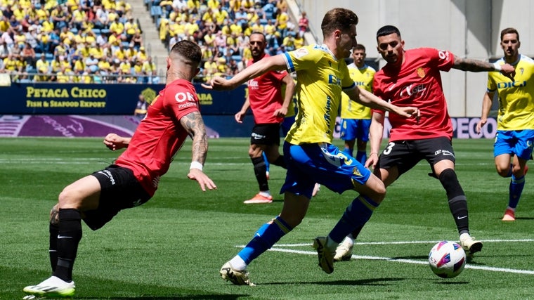 Robert Navarro ha estado cedido en el Cádiz CF por la Real Sociedad.