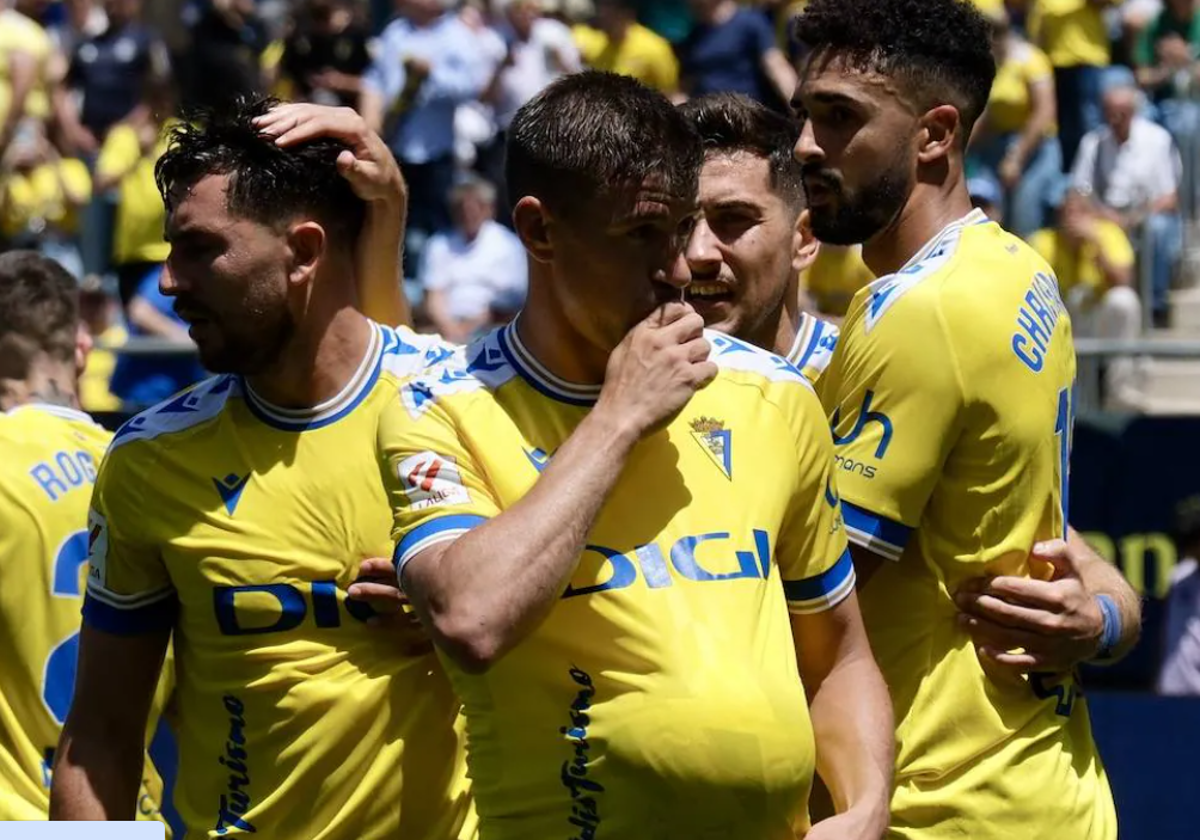 Rubén Alcaraz celebra el tanto desde los once metros ante el Getafe