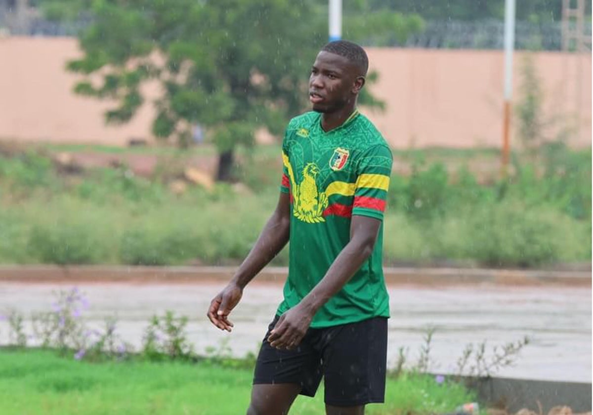 Moussa Diakité, durante un entrenamiento con Mali