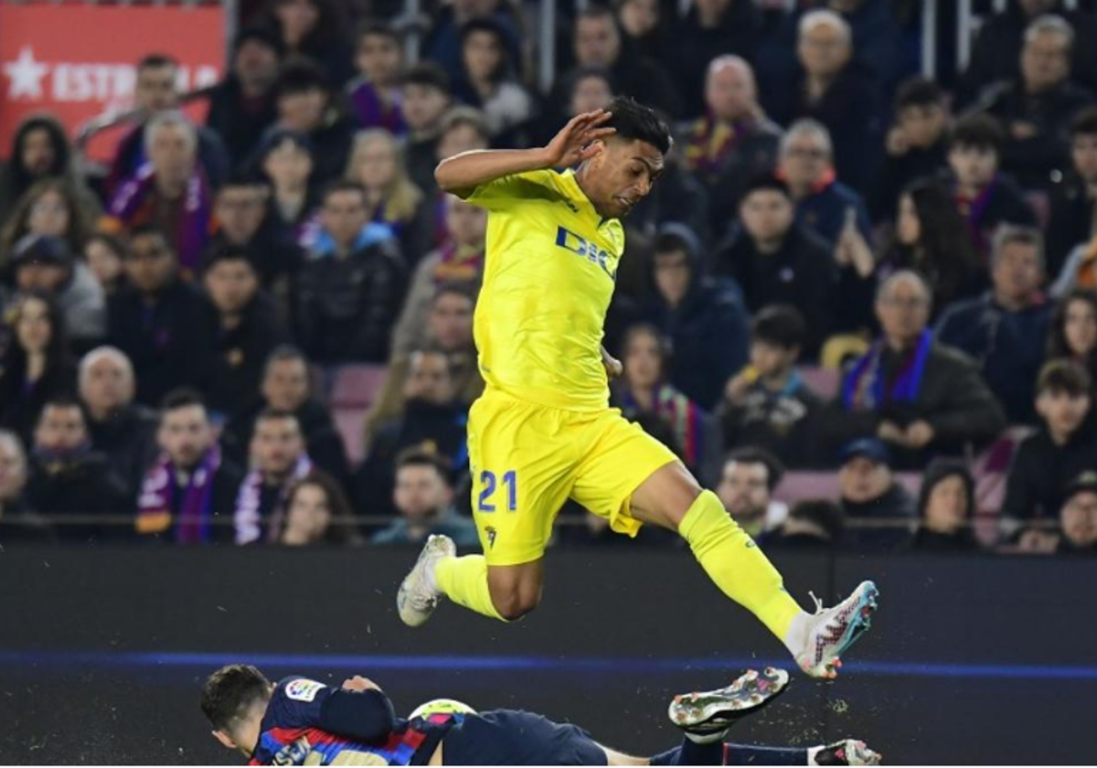 Santiago Arzamendia, durante un Barcelona - Cádiz