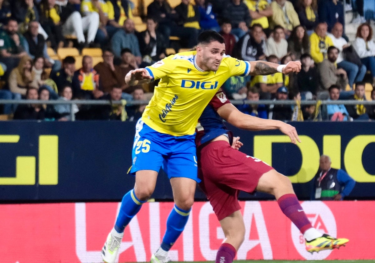 Maxi Gómez durante su aciaga etapa en el Cádiz CF.