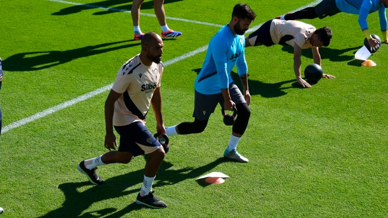 Fali junto a David Gil en un entrenamiento esta pretemporada.