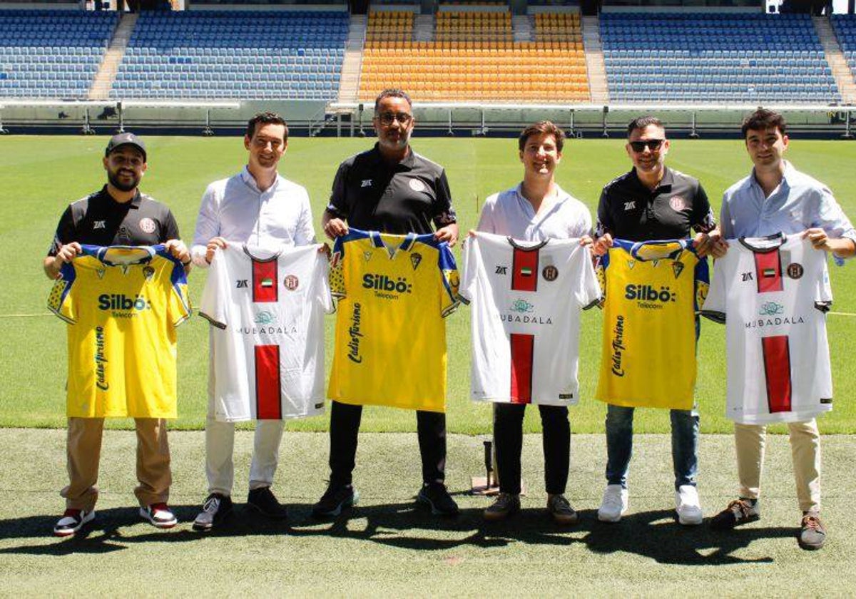 La delegación de Al-Jazira en el estadio del Cádiz CF