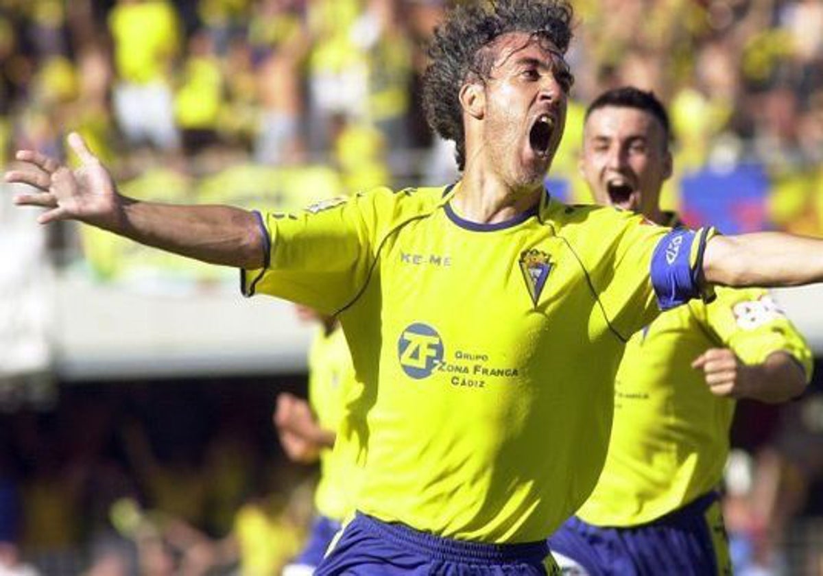 Oli celebrando un gol con el Cádiz CF