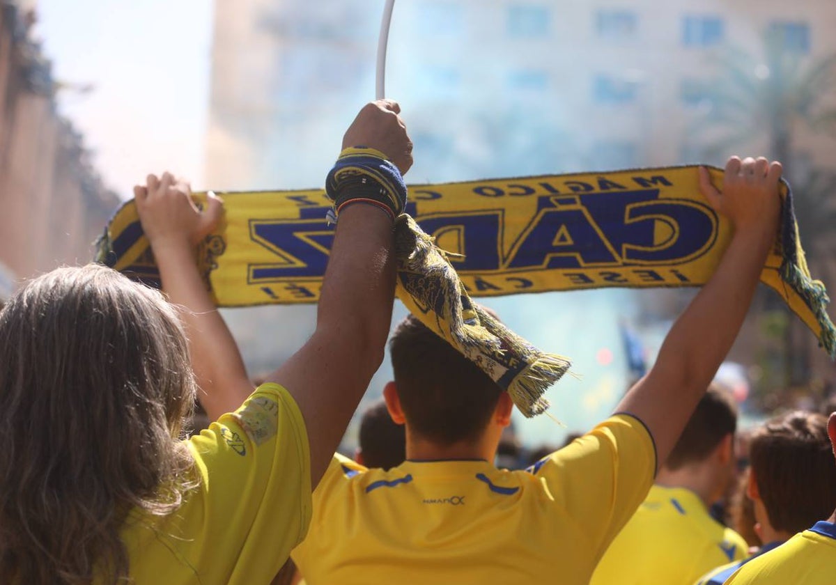 La afición del Cádiz CF en la previa de un encuentro.