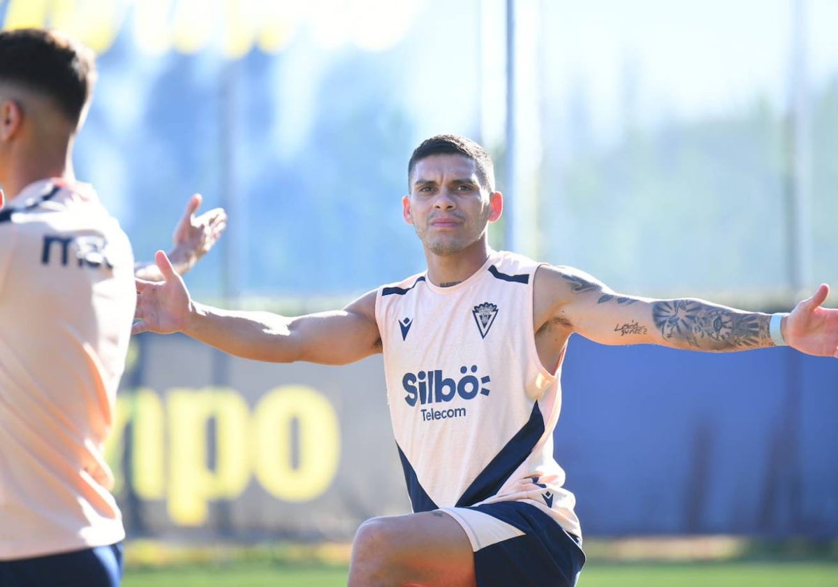 Ocampo entrenando con el Cádiz CF.