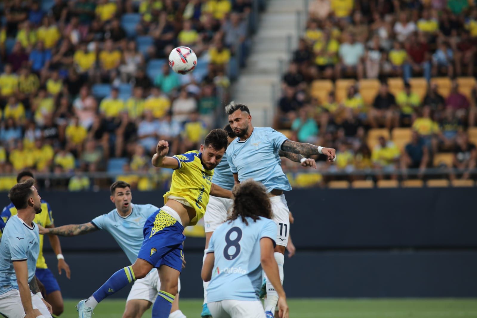 Fotos: la Lazio gana el Trofeo Carranza ante un Cádiz batallador